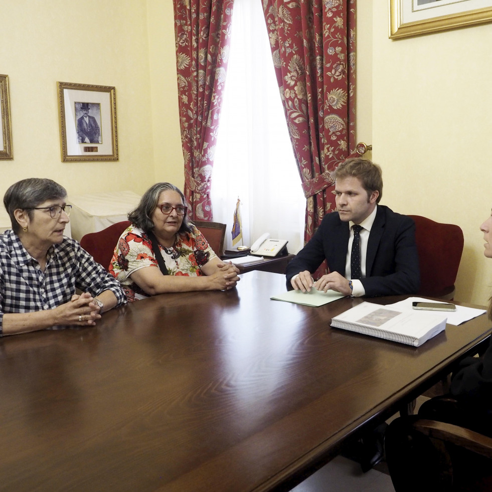 Expectación en la Asociación de Vecinos de Recimil por el proyecto de su futuro local social