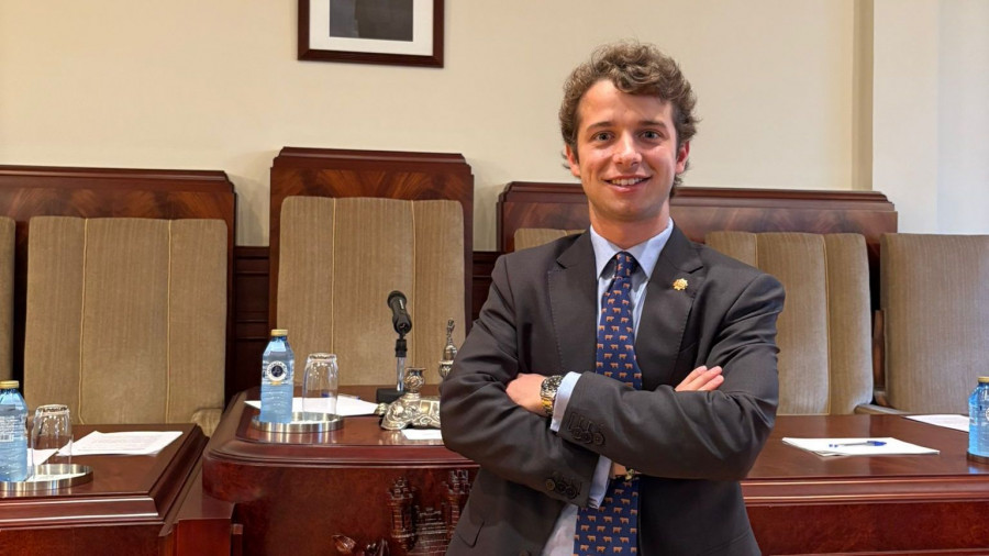 Fernando Frías, el notario más joven de España que ejerce en Cedeira: “Aquí estoy en la gloria; siempre me ha parecido un sitio idílico”
