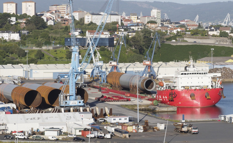 La segunda operación de descarga de monopiles XXL en Ferrol se completa con éxito