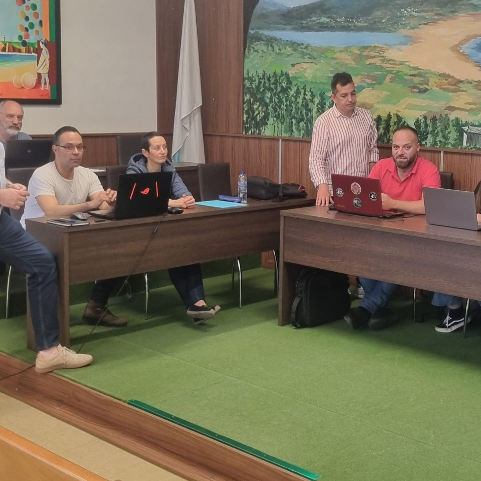 Valdoviño facilita las prácticas no laborales a seis estudiantes de programación informática