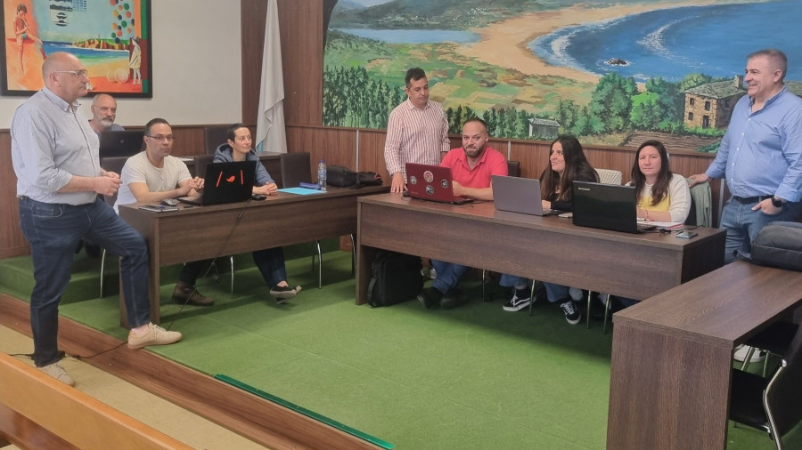 Valdoviño facilita las prácticas no laborales a seis estudiantes de programación informática