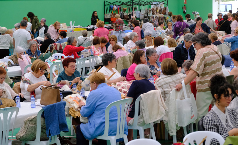 Valdoviño celebró la tradición con más de 370 palilleiras unidas a golpe de bolillo