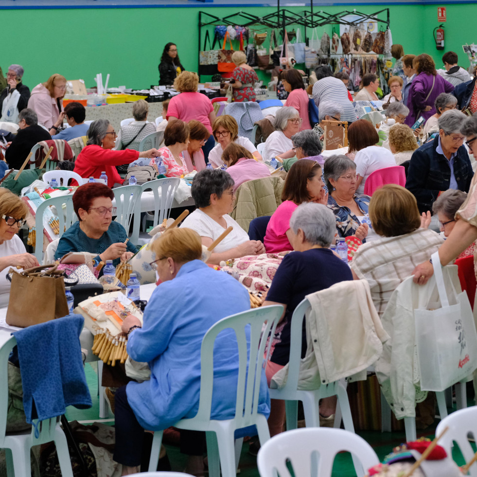 Valdoviño celebró la tradición con más de 370 palilleiras unidas a golpe de bolillo