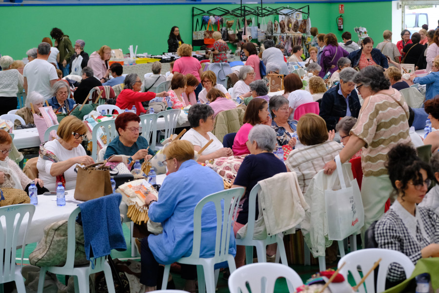 Valdoviño celebró la tradición con más de 370 palilleiras unidas a golpe de bolillo