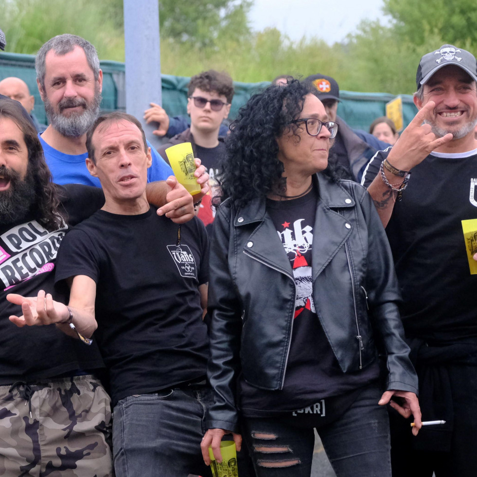 La noche naronesa sucumbió a los ritmos gracias a la primera edición del Trasancos Rock