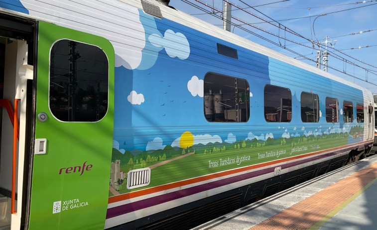 Llegan los trenes turísticos a Ferrol mientras desaparecen las conexiones de los de pasajeros