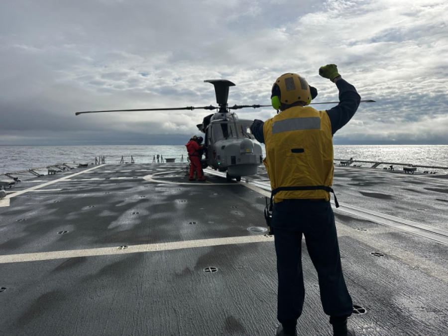 La "Méndez Núñez" inicia nueva fase en su despliegue con el grupo de combate británico tras cruzar el canal de Suez