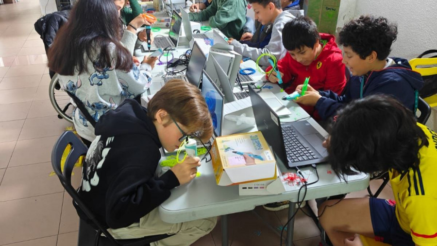 Valdoviño impulsa un programa gratuito sobre tecnología creativa dirigido a los jóvenes
