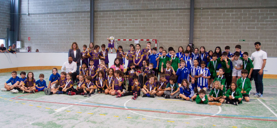 Puesta del largo del Hockey Narón con su primer torneo en O Val