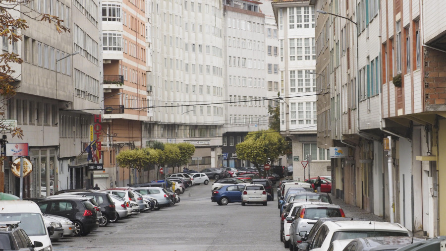 Requieren a los Bomberos de Ferrol para bajar el cuerpo sin vida de un hombre de su piso en Ultramar