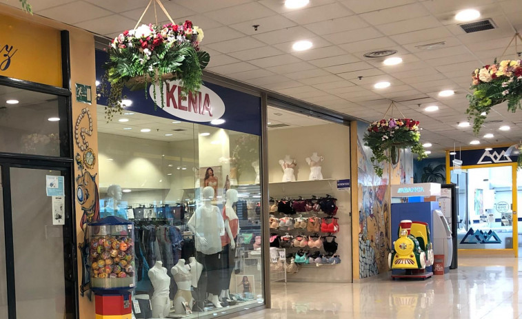Jornada de fiesta con el “Fashion day” en el centro comercial Narón