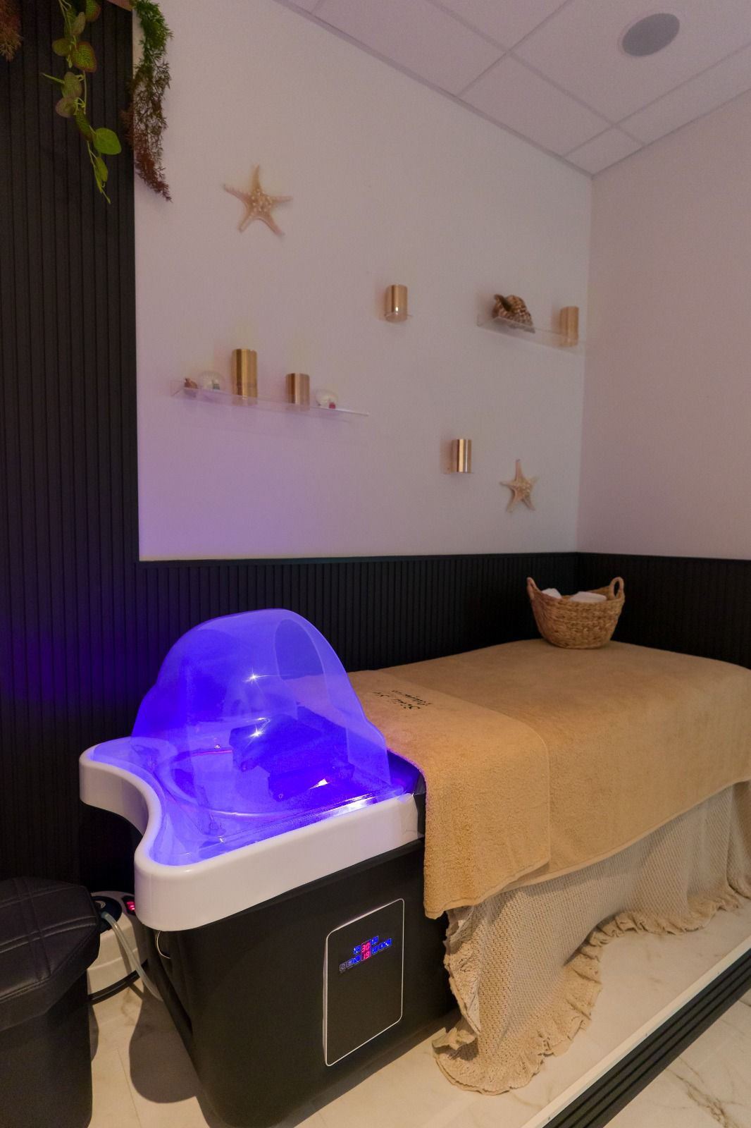 Vista general del espacio Hair Spa, una cabina insonorizada y apartada del salou0301n principal, pensada para el relax absoluto 