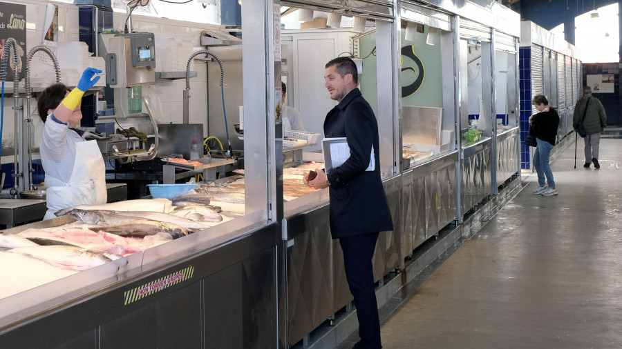 Un cocedero de marisco en la pescadería de Ucha como uno de los ejes del gastromercado de Ferrol