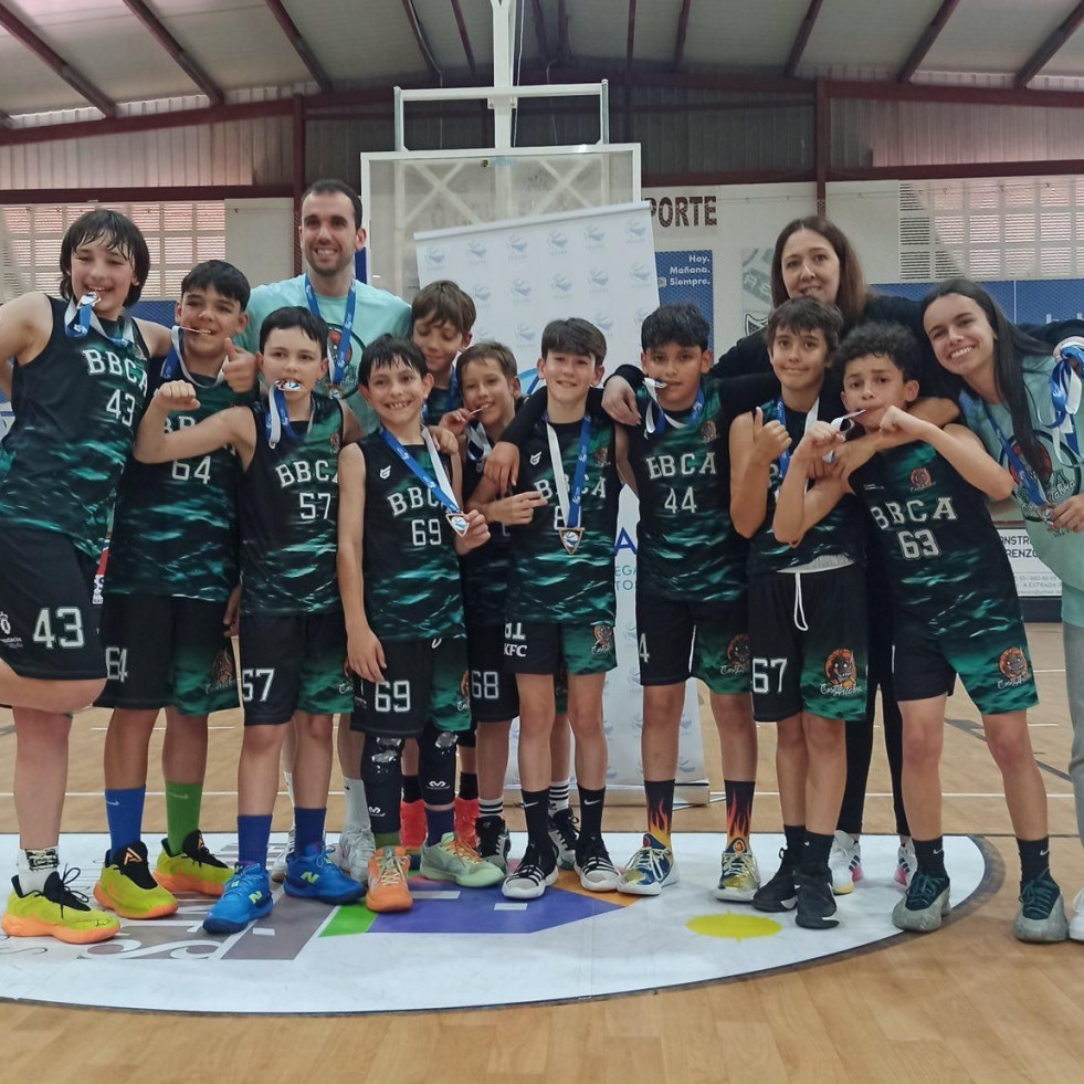 Los minis del Costa Ártabra esperan colaboración para ir al Campeonato de España