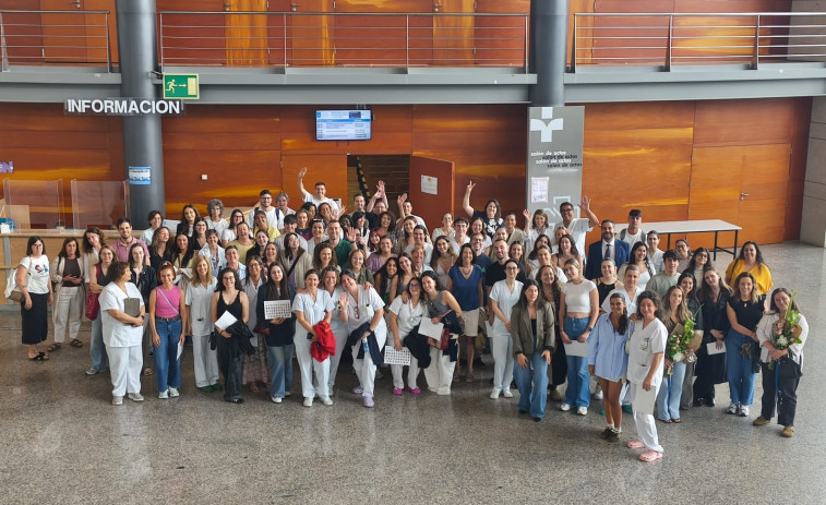 Unos llegan y otros se van: fin de ciclo para 48 estudiantes de Enfermería y seis de Medicina en el Área Sanitaria de Ferrol