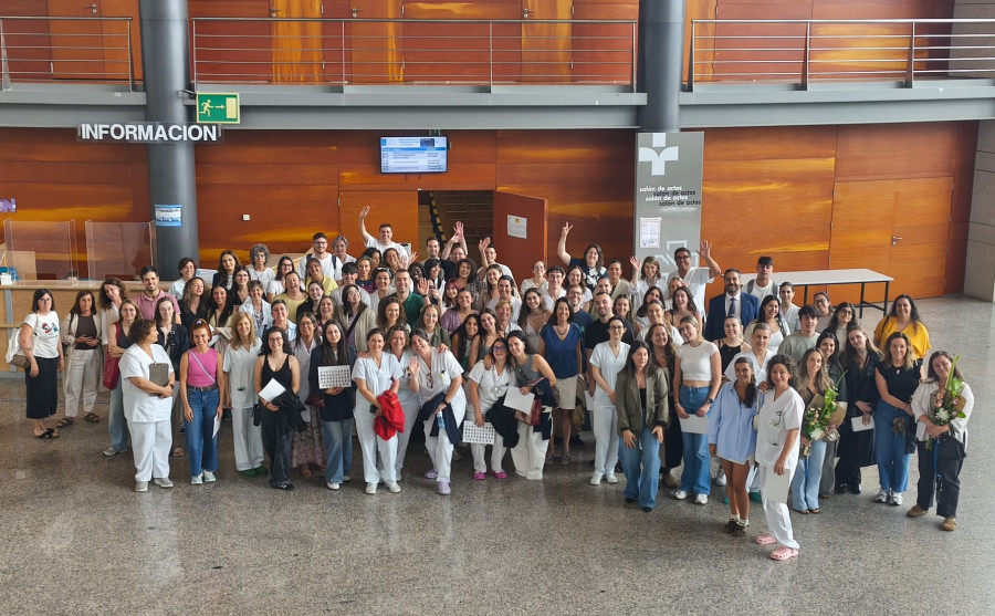 Unos llegan y otros se van: fin de ciclo para 48 estudiantes de Enfermería y seis de Medicina en el Área Sanitaria de Ferrol