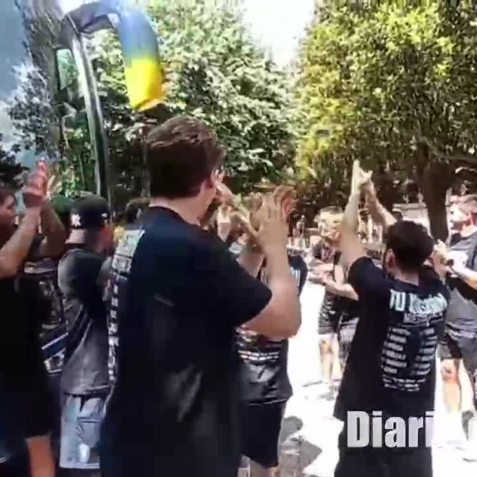 Baño de multitudes de O Parrulo en su regreso a Ferrol