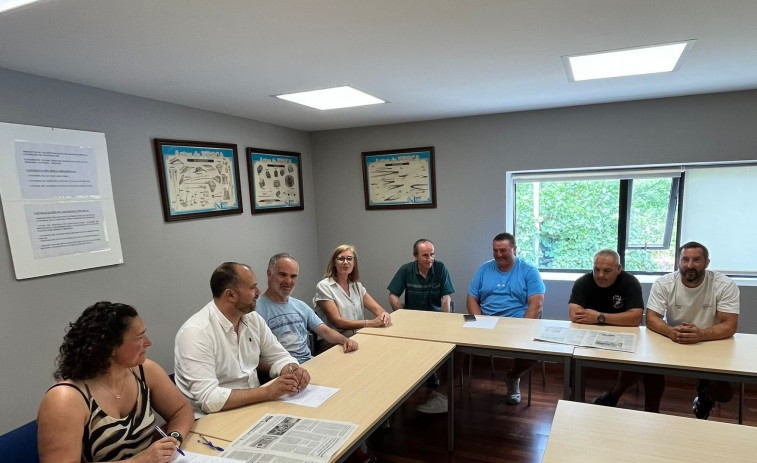 El Concello de Pontedeume muestra su apoyo a los mariscadores