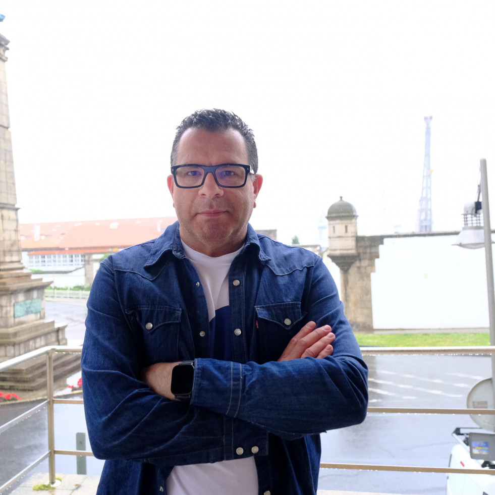 Julián Abad, publicista: “A Ferrol le falta esa gran campaña de imagen que no se ha hecho aún”