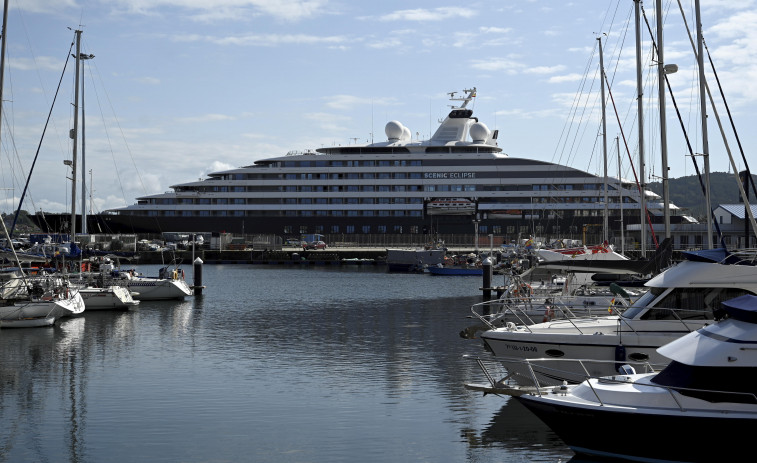 El megayate “Scenic Eclipse”, última visita de un crucero hasta el mes de agosto
