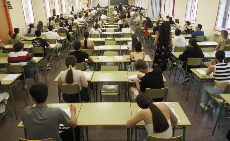 El número de desempleados con titulación universitaria es más alto que el que tiene FP
