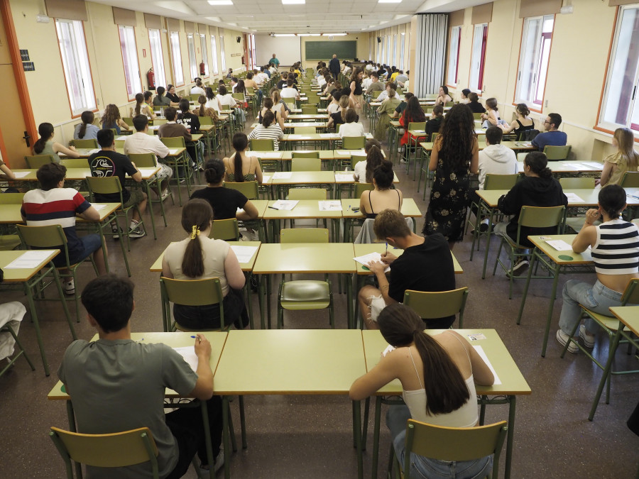 El número de desempleados con titulación universitaria es más alto que el que tiene FP