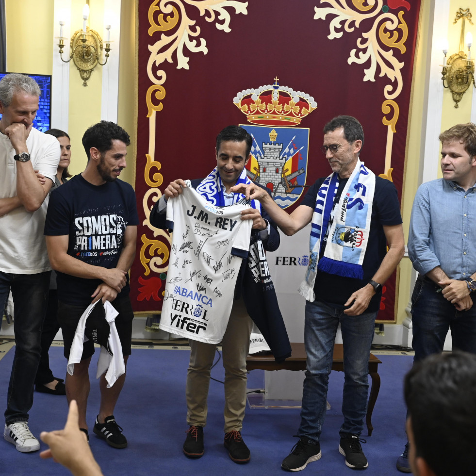 Ferrol se rinde a los pies de O Parrulo Ferrol