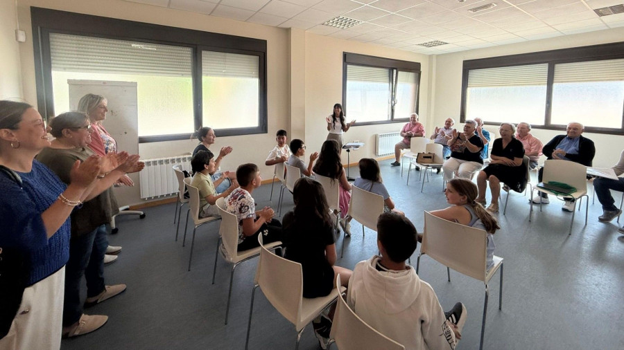 Mayores y pequeños celebraron un encuentro en las instalaciones del Centro Comunitario Manuela Pérez Sequeiros