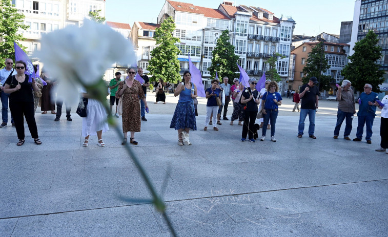 Concentración feminista en la plaza de Armas de Ferrol en rechazo al crimen de Maritza en A Coruña