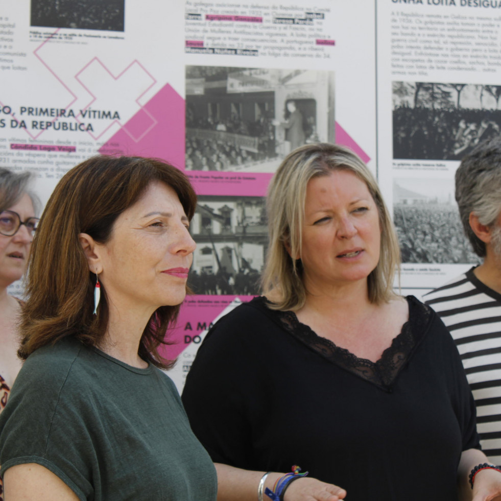 A historia das mulleres “Sinaladas” exhíbese na praza central de Fene