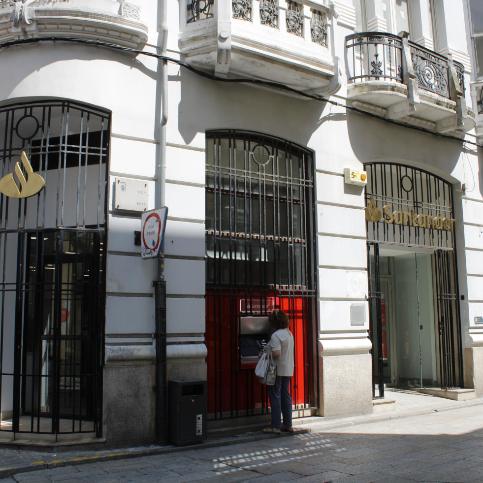 El Banco Santander cierra la oficina de Real 132 en Ferrol