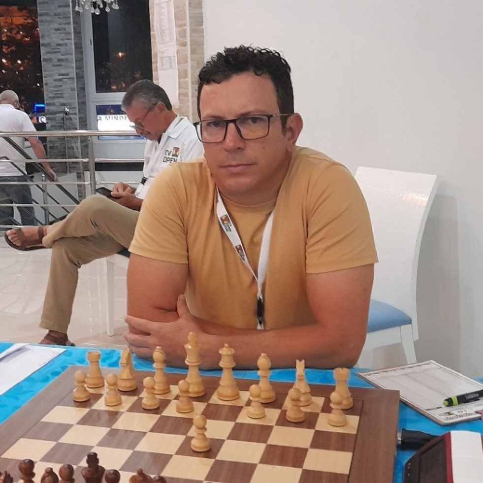 Una jornada de ajedrez en el IES Terra de Trasancos de la mano del reconocido Mariano Ortega