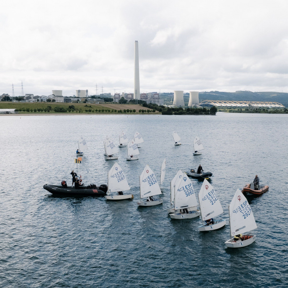 Sobresaliente del Club de Vela Fluvial de  As Pontes en el Gallego Optimist por equipos