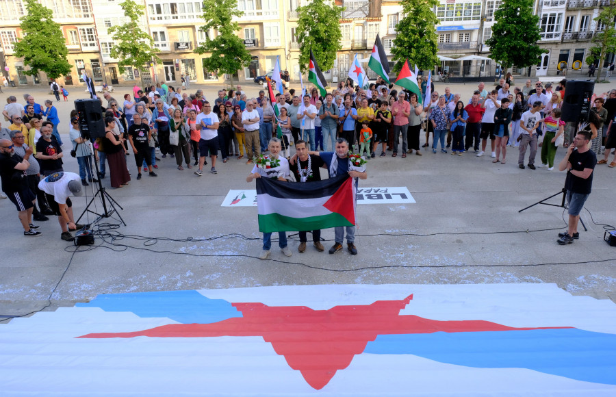 Recibimiento en la plaza de Armas a los activistas por Palestina que viajaron  hasta El Cairo