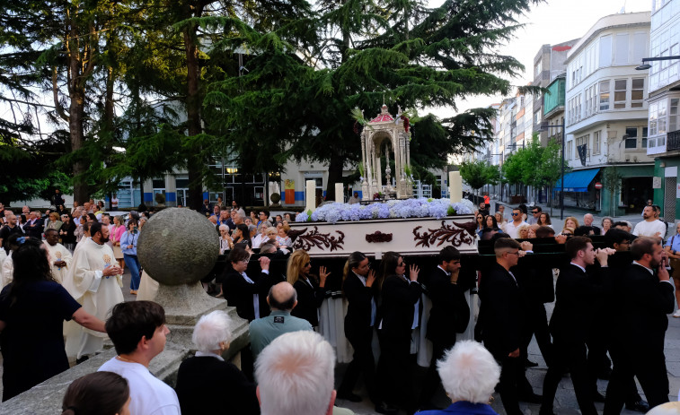 Corpus Christi en Ferrol 2025: así el inicio de la procesión por las calles de A Magdalena
