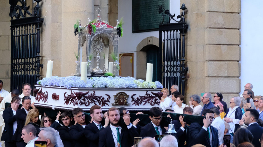 La festividad del Corpus va recuperando el arraigo en Ferrol