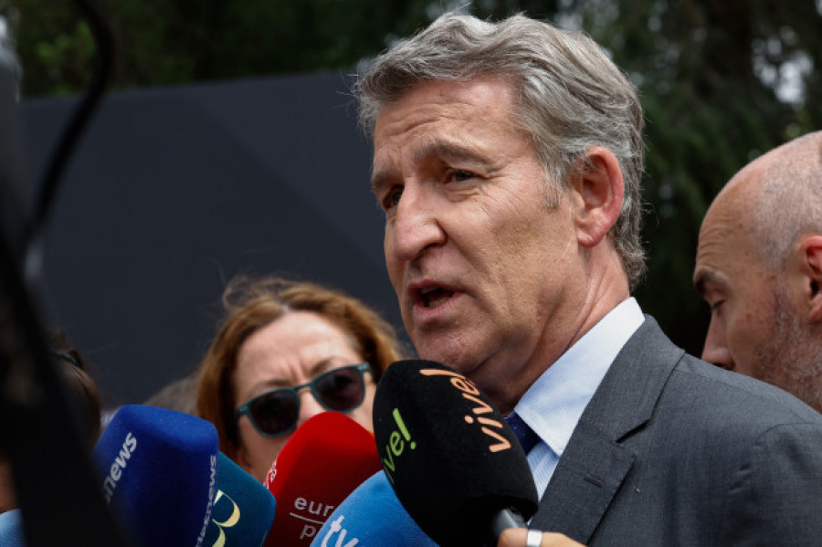 Feijóo pide el despliegue del Ejército en los incendios y más medios ante una "crisis nacional": "Queda lo peor"
