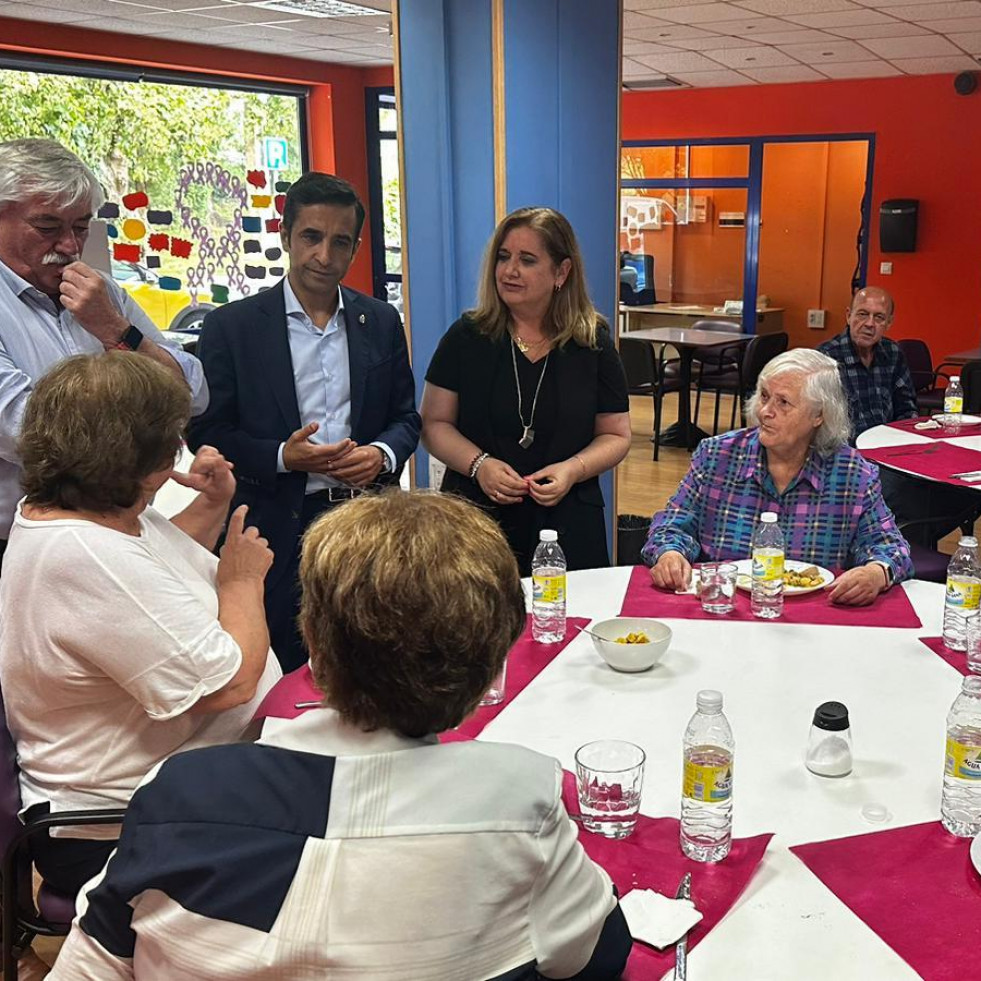 Concello de Ferrol y Consorcio de Benestar renuevan el servicio “Xantar na casa”