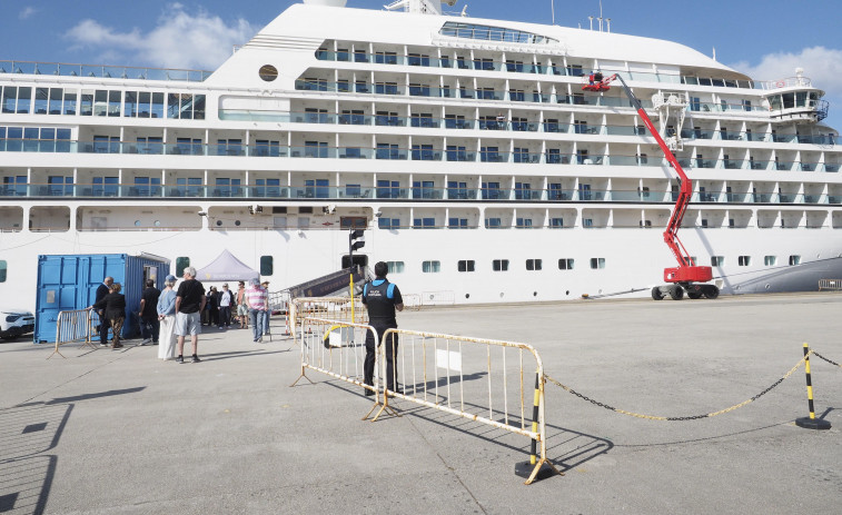 El Puerto de Ferrol reparará los desperfectos de la explanada de cruceros