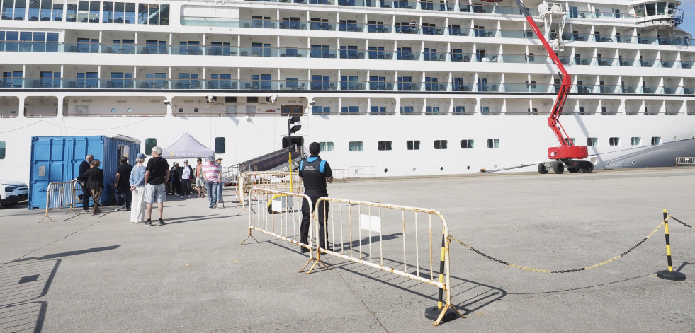 El Puerto de Ferrol reparará los desperfectos de la explanada de cruceros
