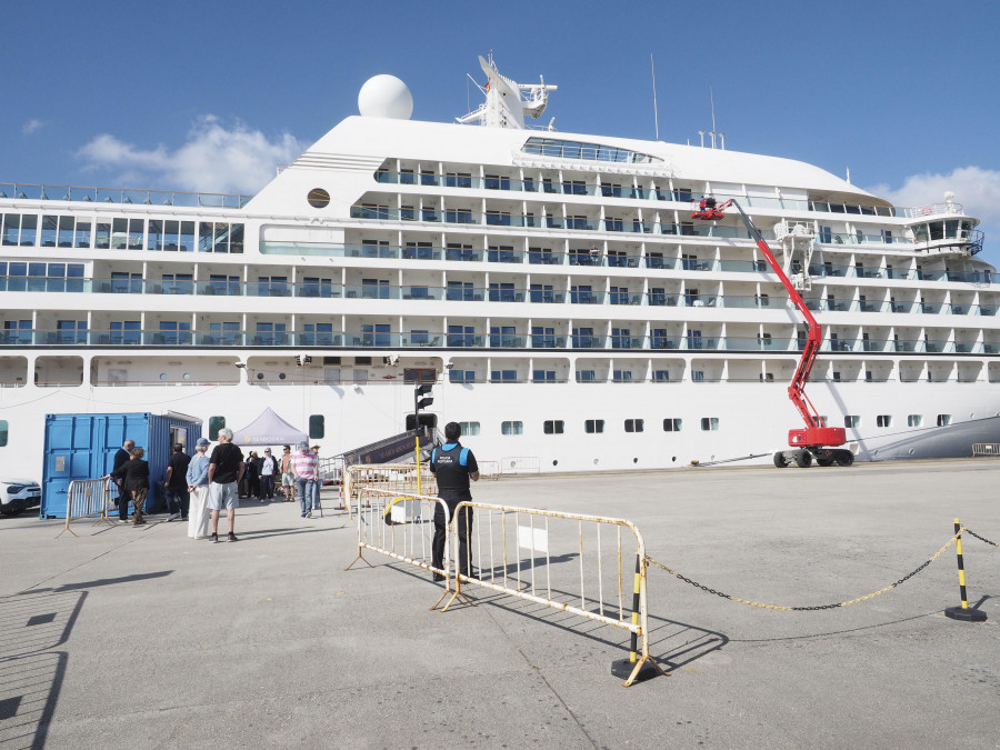 El Puerto de Ferrol reparará los desperfectos de la explanada de cruceros