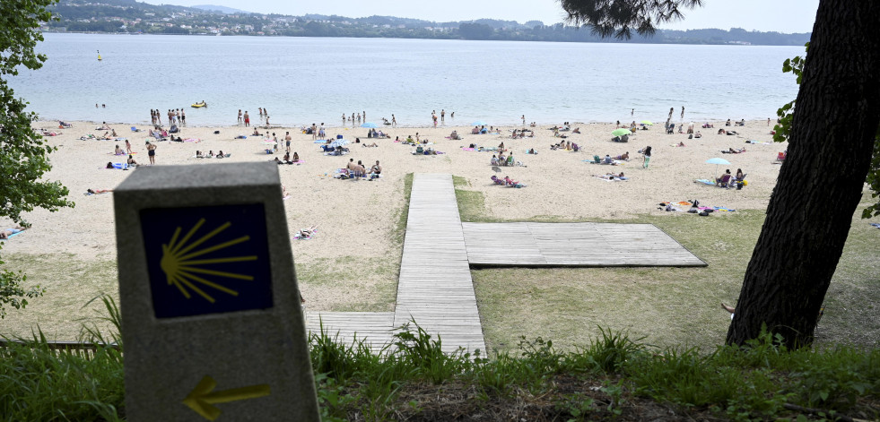 La playa de Caranza contará en las próximas semanas con una nueva pasarela accesible