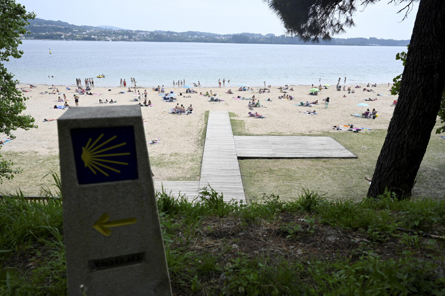 La playa de Caranza contará en las próximas semanas con una nueva pasarela accesible
