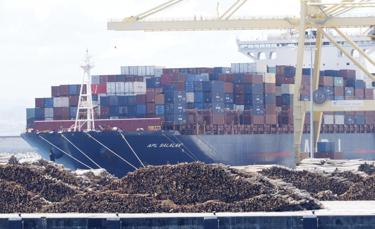 El movimiento de contenedores  se dispara en el Puerto de Ferrol