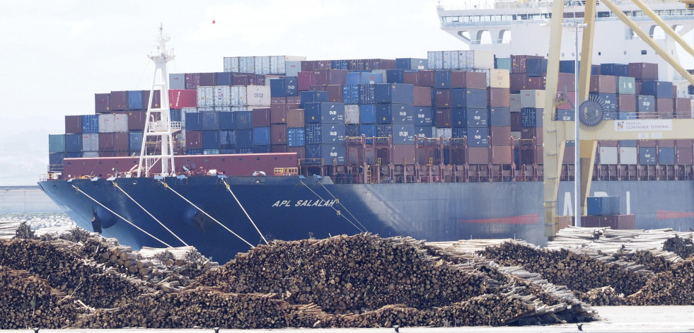 El movimiento de contenedores  se dispara en el Puerto de Ferrol