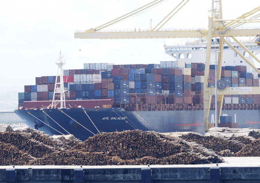 El movimiento de contenedores  se dispara en el Puerto de Ferrol