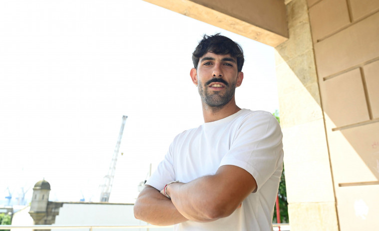 Adrián Montero, jugador ferrolano de fútbol playa en Primera: “Debuté en el Europeo de Nazaré y luego ya empecé por donde era”