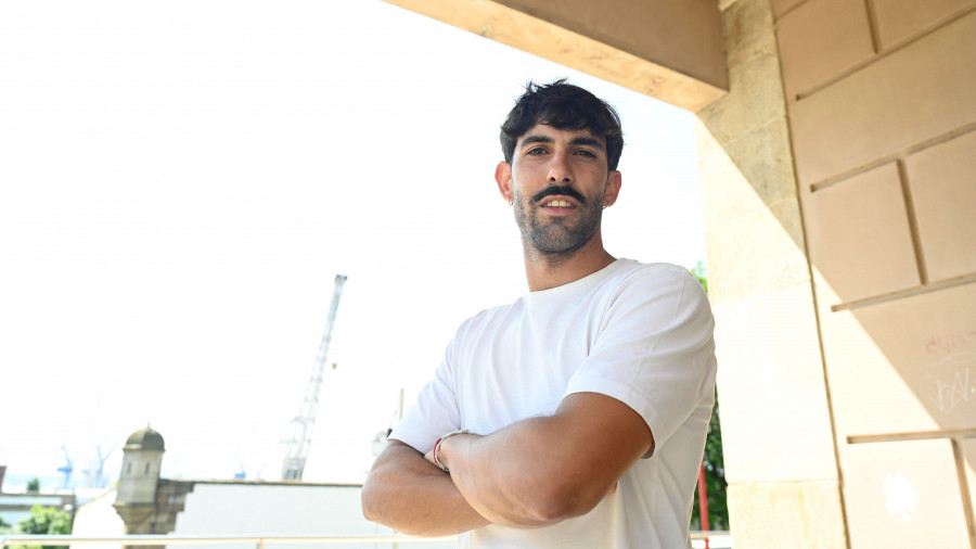 Adrián Montero, jugador ferrolano de fútbol playa en Primera: “Debuté en el Europeo de Nazaré y luego ya empecé por donde era”