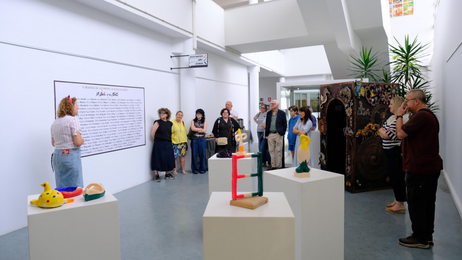 Inauguración de "A Bela e a Morte", mostra artística creada polo alumnado de Laudas Calamity