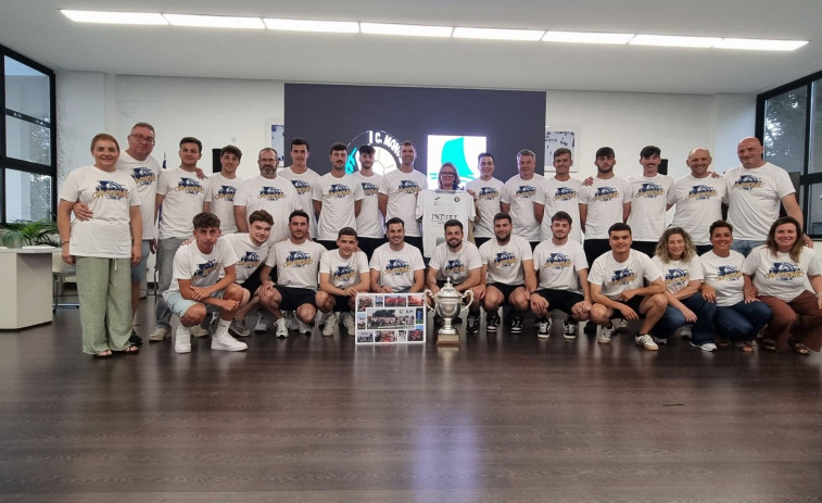 La Cultural Maniños tuvo su merecido homenaje en el Concello de Fene